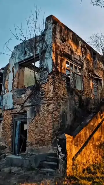 A ruined coral-stone building in Bagamoyo